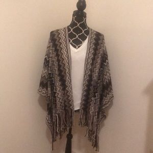 Multi colored Shaw with white v-neck T-shirt